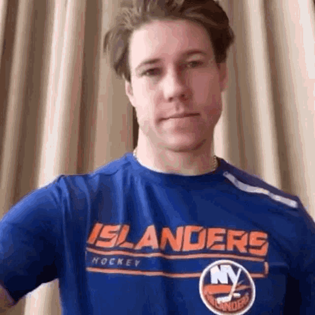 New York Islanders Mat Barzal GIF - New York Islanders Mat Barzal Matt  Martin - Discover & Share GIFs