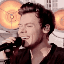 Harry Styles Sing GIF - Harry Styles Sing Singing GIFs