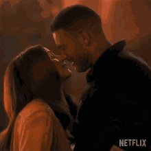Kissing Sloane GIF - Kissing Sloane Luther GIFs