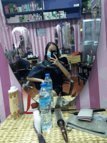 Mirror Selfie Sallon GIF - Mirror Selfie Sallon Hair Care GIFs