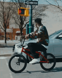 Look At The Side Nigel Sylvester GIF - Look At The Side Nigel Sylvester What Car Is That GIFs