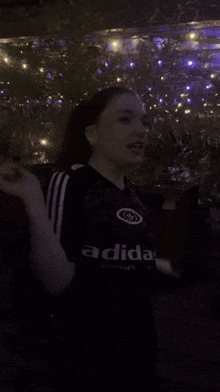 a woman is wearing a black shirt that says dida
