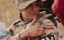 Mujer Española Flag GIF - Mujer Española Flag Emblem GIFs