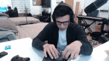Aaron Burriss Lazyronstudios GIF - Aaron Burriss Lazyronstudios Eyeglasses GIFs