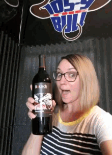 Wine Day Lets Drink GIF - Wine Day Lets Drink Party Time GIFs
