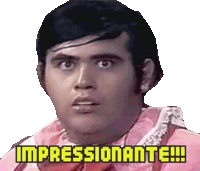 a man in a pink shirt and tie is making a funny face and says `` impressionante '' .