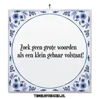 a blue and white tile with the words zoek geen grote woorden als een klein gebaar volstaat on it