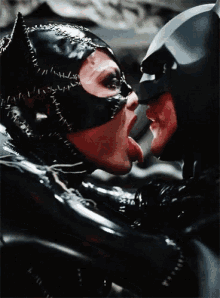 Catwoman Kiss GIF - Catwoman Kiss Batman GIFs