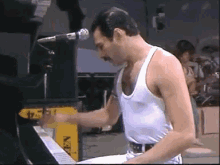 Queen 80sfreddie GIF - Queen 80sfreddie Freddie Mercury GIFs