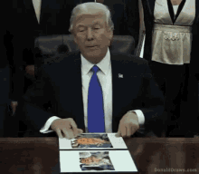 Trump Draw GIF - Trump Draw GIFs