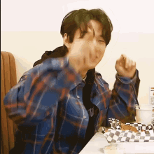 Henrylau You Henrylau Point GIF - Henrylau You Henrylau Point Henry Lau GIFs
