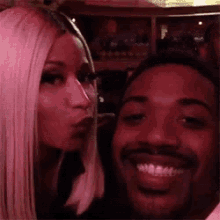 Nicki Minaj Selfie GIF - Nicki Minaj Selfie Kissing GIFs