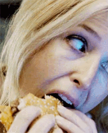 Gillian Anderson Burger GIF