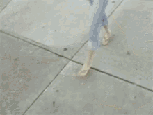 Taylor Swift Going To School GIF - Taylor Swift Going To School Late GIFs