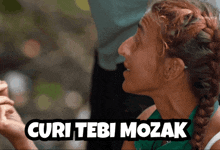 a woman in a green shirt says " curi tebi mozak "