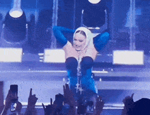Madonna Madonna Bye GIF - Madonna Madonna Bye Madonna Show GIFs
