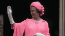 Queen Elizabeth GIF - Queen Elizabeth Wave Royalty GIFs