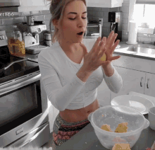 Alinity Cooking GIF - Alinity Cooking Arepas GIFs