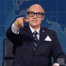Pointing Out Rudy Giuliani GIF - Pointing Out Rudy Giuliani Kate Mckinnon GIFs