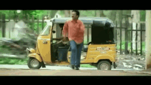 Shankar Dada Running Fast GIF - Shankar Dada Running Fast Hurry GIFs