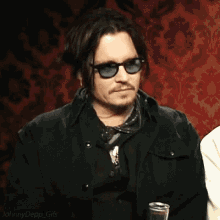 Johnny Depp Interview GIF - Johnny Depp Interview Laugh GIFs