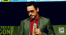Robert Downey Jr. GIF - Robert Downey Jr Comic Con GIFs