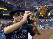 Tommy Trumpets Edwin Diaz GIF - Tommy Trumpets Edwin Diaz Mets Closer GIFs