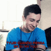 a man in a blue shirt is smiling with the words tyler cuando piensa en su nv yuli below him