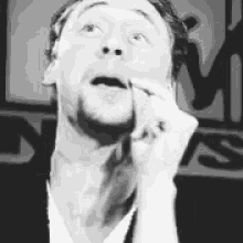 Tom Hiddleston Laugh GIF - Tom Hiddleston Laugh Funny GIFs