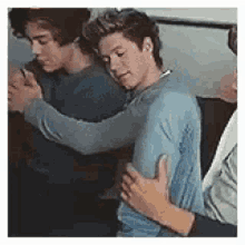 zayn and niall hugging