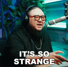 Its So Strange Form Of Therapy GIF - Its So Strange Form Of Therapy So Weird GIFs