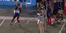 Montreal Alouettes Come Look At This GIF - Montreal Alouettes Come Look At This Look GIFs