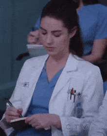 Greys Anatomy Taking Notes GIF - Greys Anatomy Taking Notes Jules Millin GIFs
