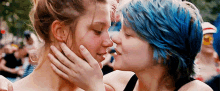 Lea Seydoux Adele Exarchopoulos GIF - Lea Seydoux Adele Exarchopoulos Kissing GIFs