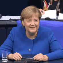 Lachen Merkel GIF - Lachen Merkel Bundestag GIFs