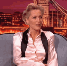 Gillian Anderson Panic Attack GIF - Gillian Anderson Panic Attack Whats Happening GIFs
