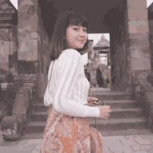 Tersenyum Ghea Indrawari GIF - Tersenyum Ghea Indrawari Keajaiban Song GIFs