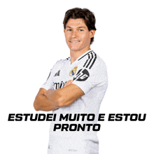 a soccer player wearing a white shirt with the words estudei muito e estou pronto below him