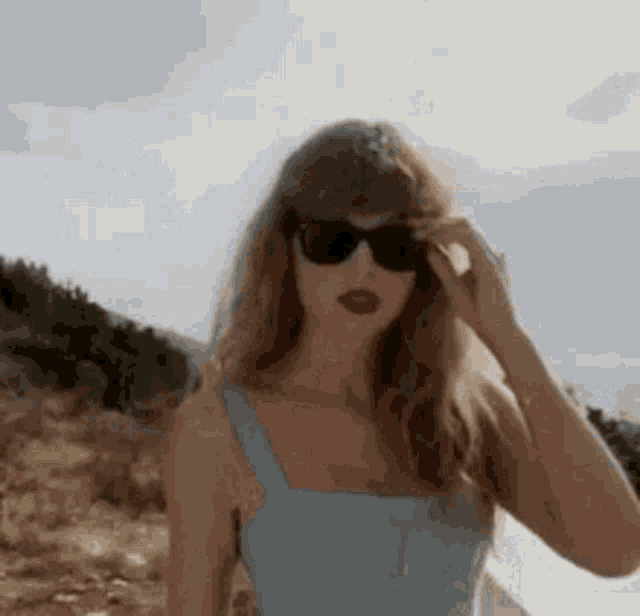 Taylor Swift GIF Taylor Swift Discover & Share GIFs