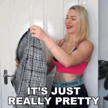 Its Just Really Pretty Tracy Kiss GIF - Its Just Really Pretty Tracy Kiss Good Looking GIFs