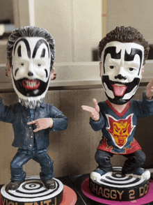 a statue of shaggy 2 dogg and violent j