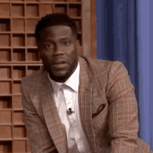 Kevin Hart Looking GIF - Kevin Hart Looking Shock GIFs