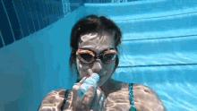 Applying Concealer Underwater GIF - Applying Concealer Underwater Underwater Makeup GIFs