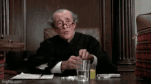 Whats Up Doc Judge GIF - Whats Up Doc Judge Pills GIFs
