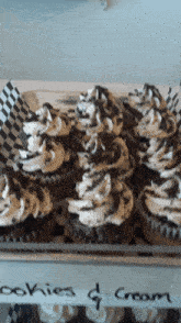 Cupcakes Cookies And Cream Cupcakes GIF - Cupcakes Cookies And Cream Cupcakes Dessert GIFs
