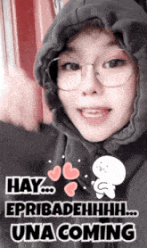 a woman wearing glasses and a hoodie says hay epribadehhh una coming