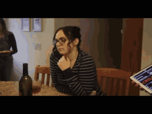 Cafe Girl Nate And Laura GIF - Cafe Girl Nate And Laura Nate And Laura And How They Met GIFs