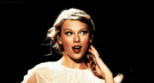 Taylor Swift Hair GIF - Taylor Swift Hair Stage GIFs