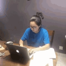 Rokok Lu Rilek Brader GIF - Rokok Lu Rilek Brader Work At Home GIFs