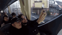 Tirando Selfie Joao Kamikaze Gomes GIF - Tirando Selfie Joao Kamikaze Gomes Julio Giacomelli GIFs
